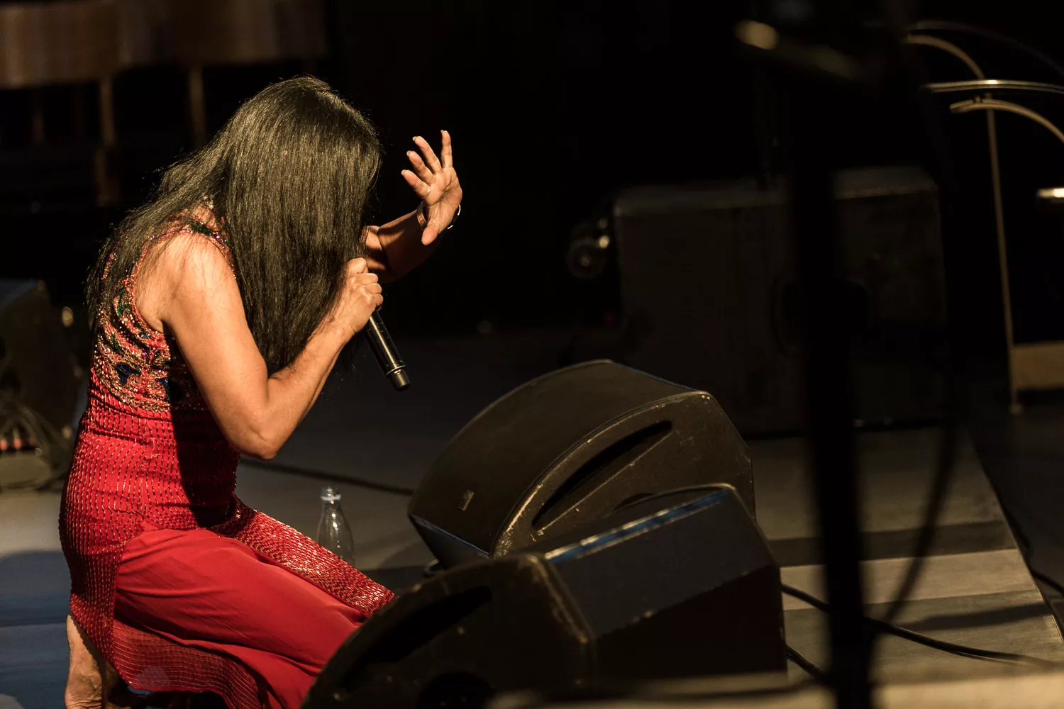 Sygdomsramt sangerinde stadig solid