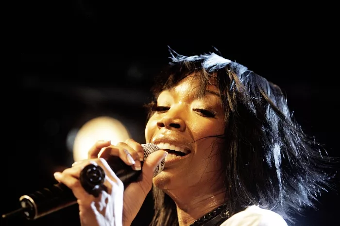 Brandy optrådte for 89.960 tomme sæder