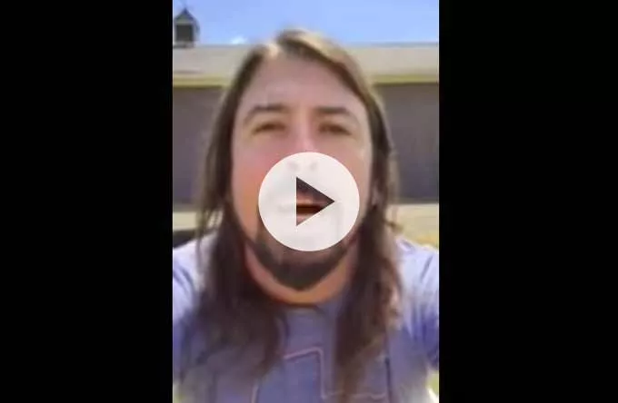Se Dave Grohl svara alla 1000 musiker som spelade Learn To Fly