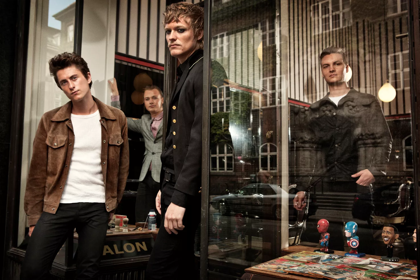 Thee Attacks får international managementkontrakt