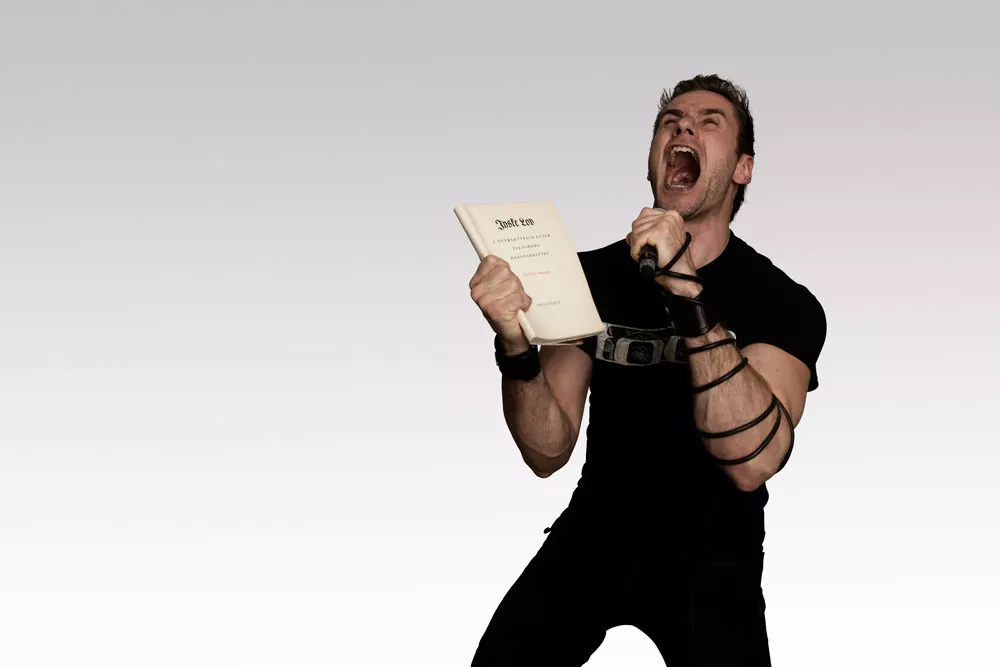 Jacob Løbner: Metal-poet & lov-agitator 