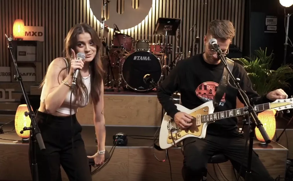 JULEKALENDER-LÅGE 3: Imponerende Ida Laurberg tryllebinder publikum med sin stemme