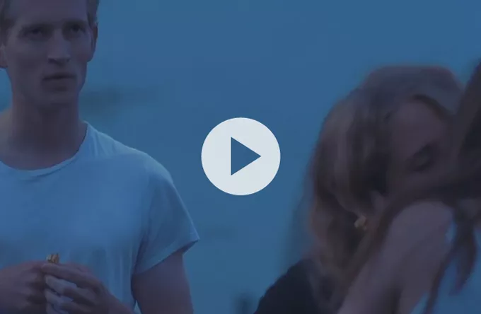 Se hede kys i ny Asbjørn-video