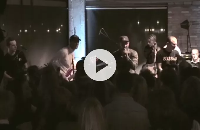 Se Suspekt og Scarlet Pleasure fyre den af sammen