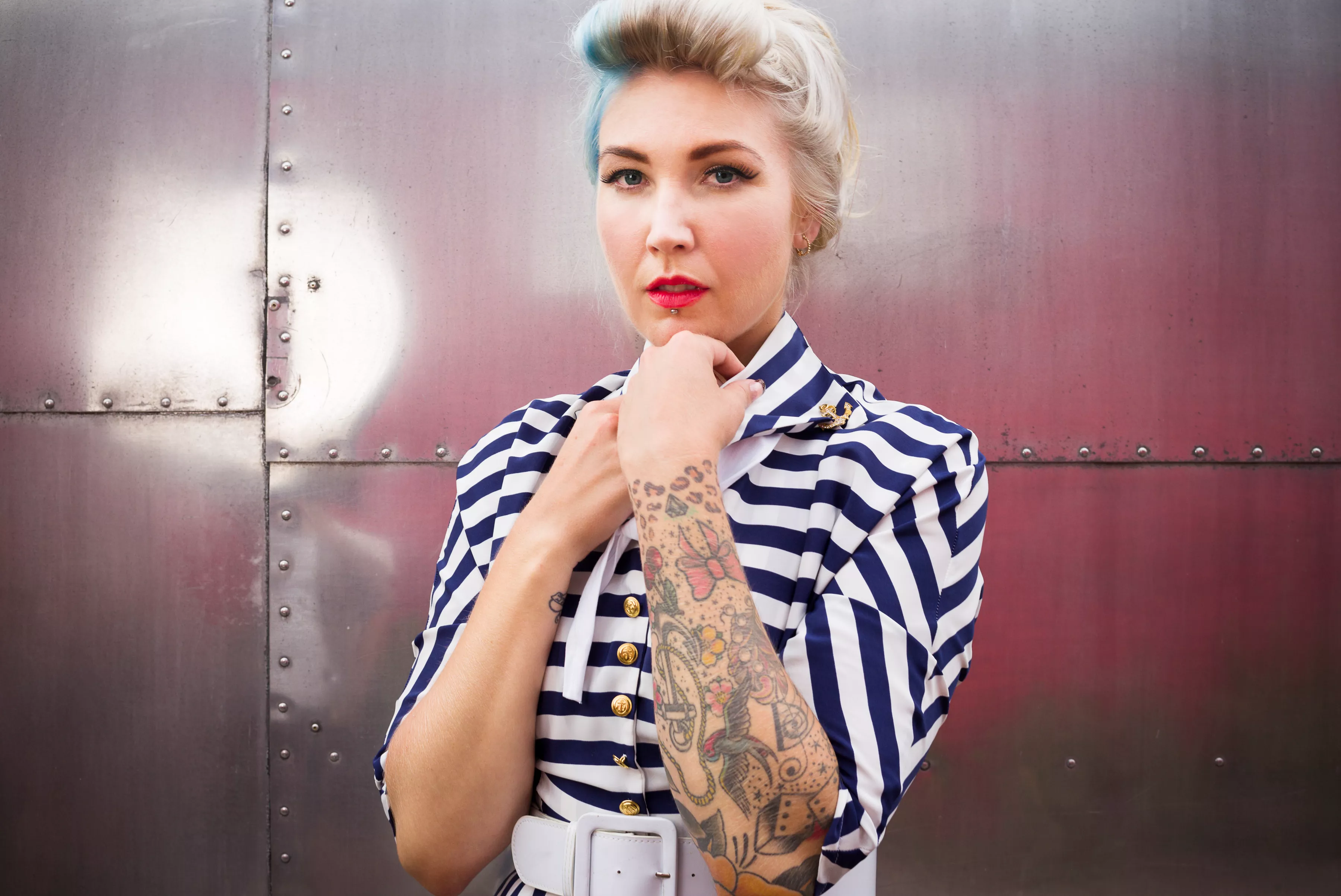 VIDEOPREMIÄR: Elin Ruth - I Don't Need Your Religion