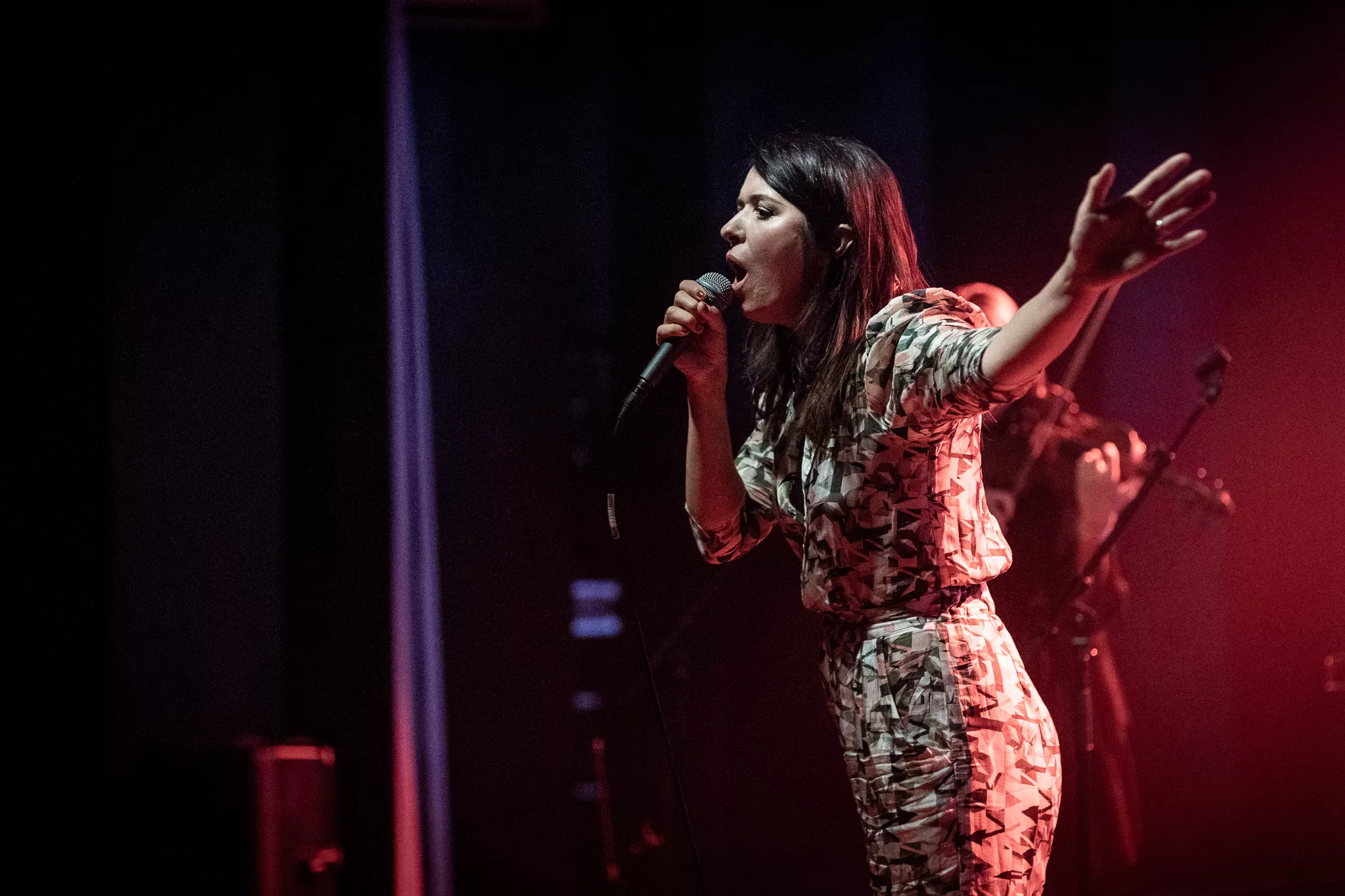 Stærk stemme brillerede med mange udtryk