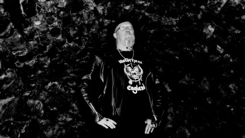 Danske musikere arrangerer støttekoncert for rockanmelder