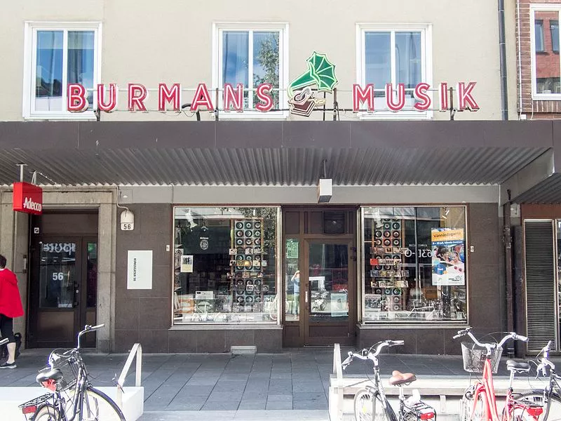 Företag hjälper skivbutik från konkurs 