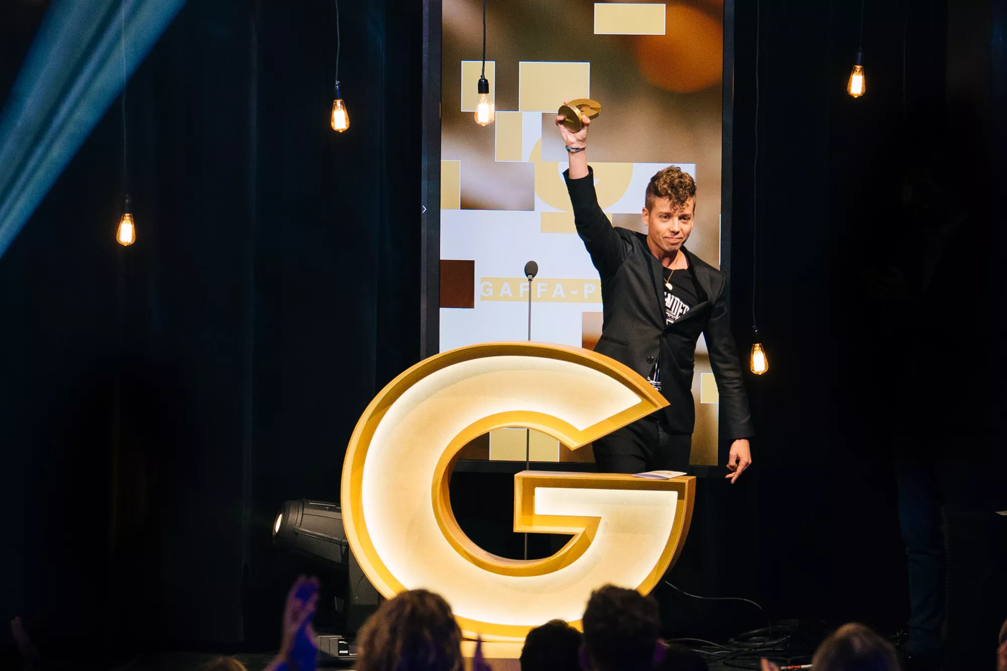 Video: Se eller gense Mads Langers politiske takketale til GAFFA-Prisen 2016