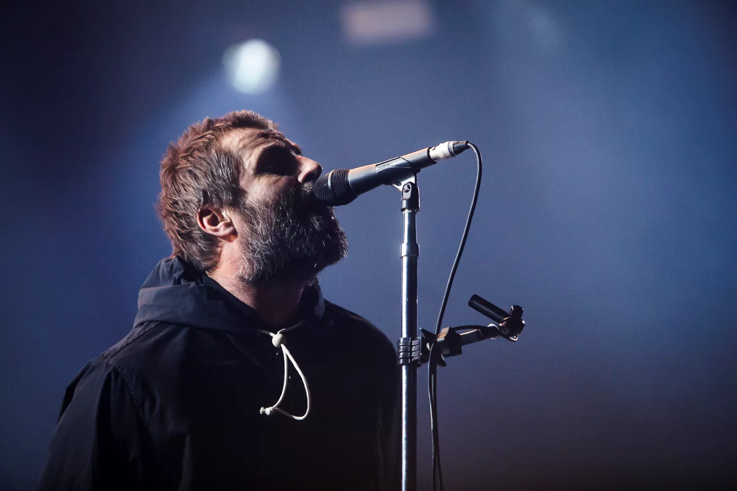 TRAILER: Liam Gallagher giver virtuelt show fra en pram på Themsen