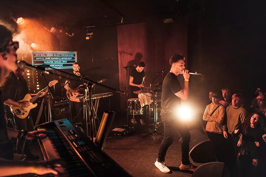 Fotoreportage: Jamie Kamara, Anya og Artigeardit indtog Vega