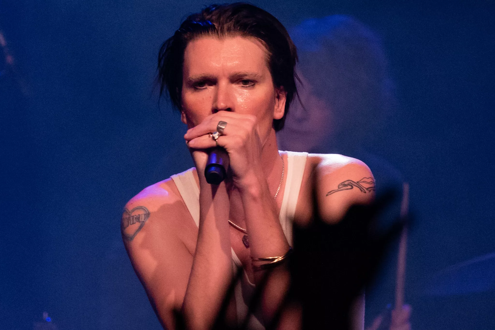 Flamboyant fællessang fra den australske crooner