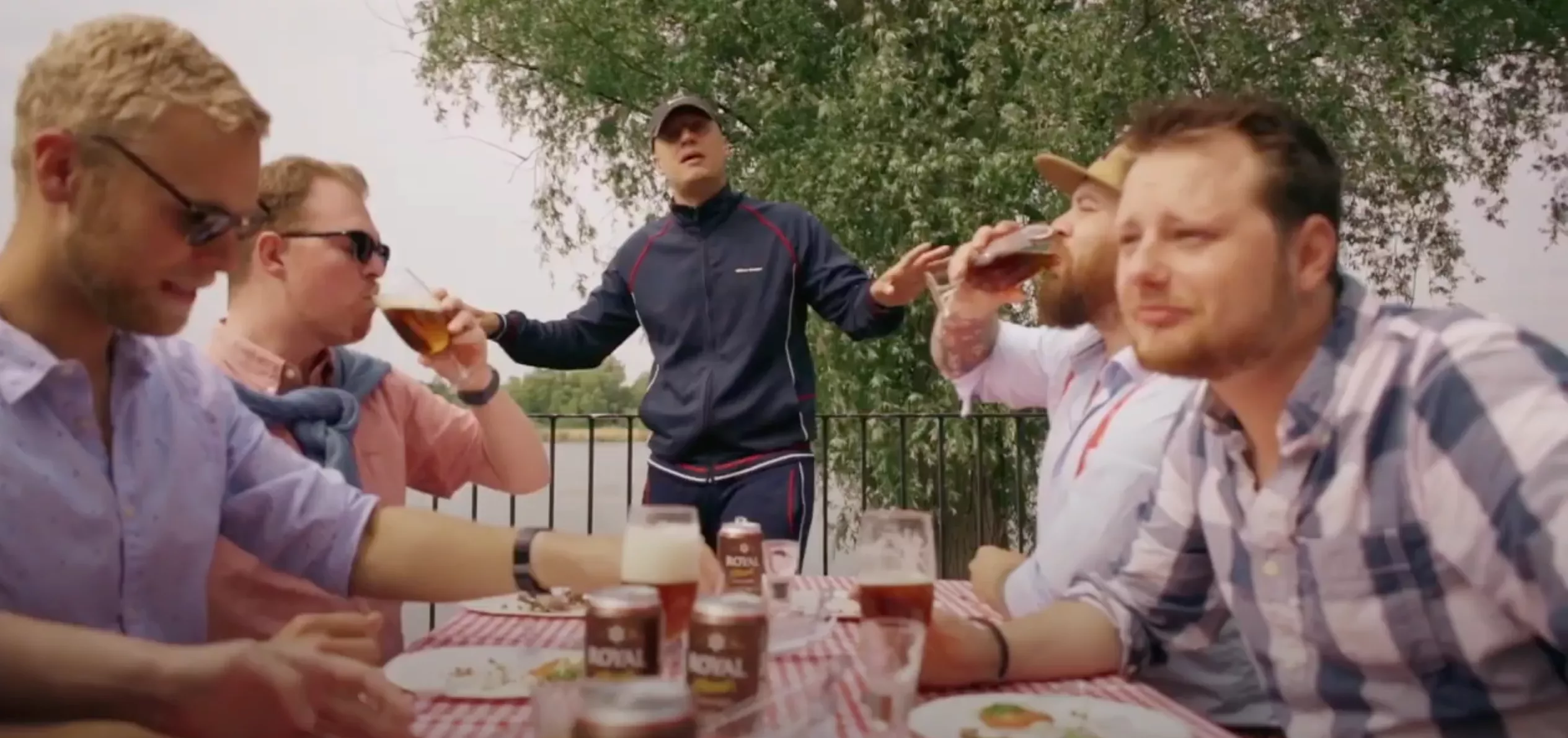 VIDEOPREMIERE: Pede B rapper om pinlige hændelser i "Jeg har aldrig"