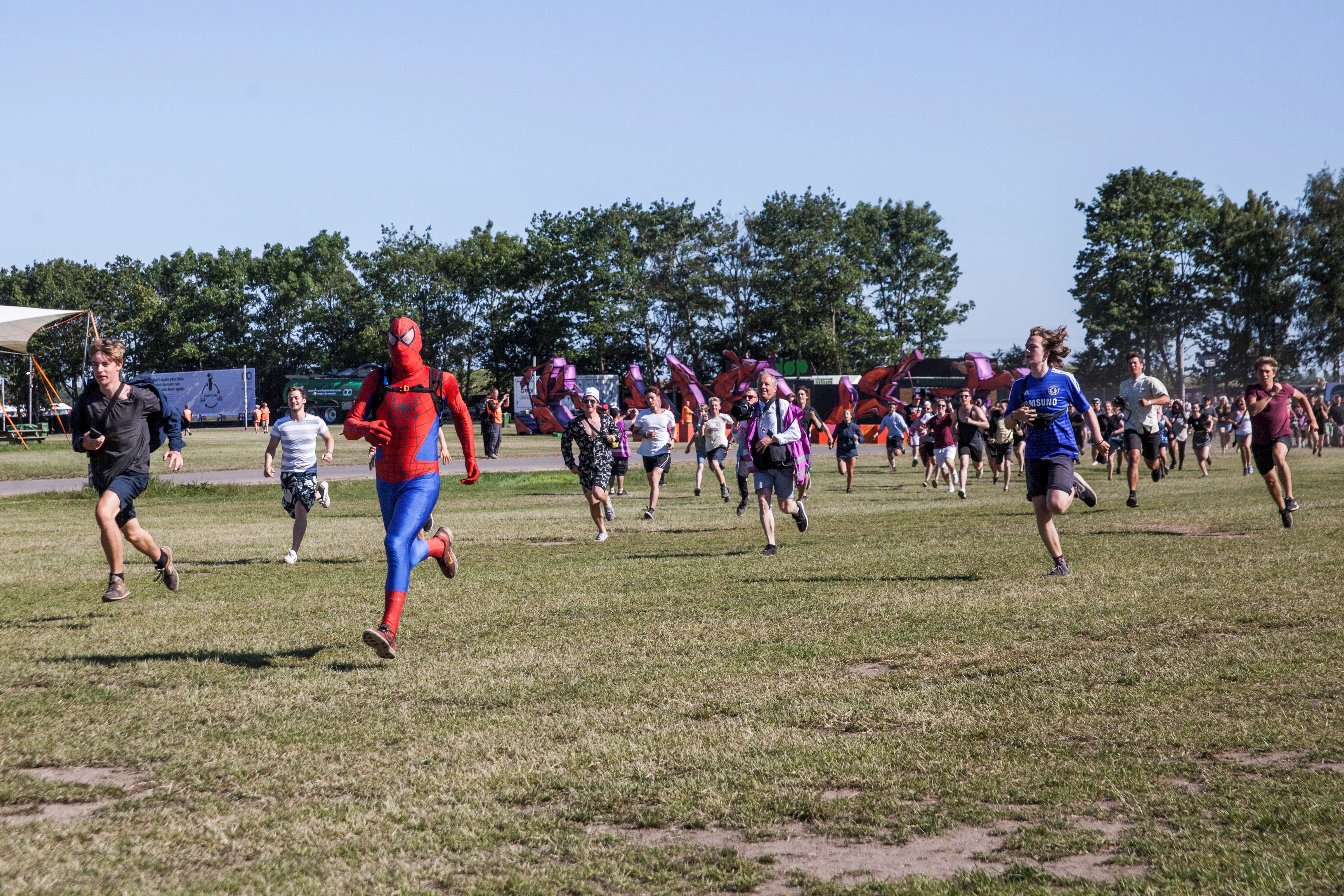 Billedserie: Festivalpladsen åbnede i Roskilde