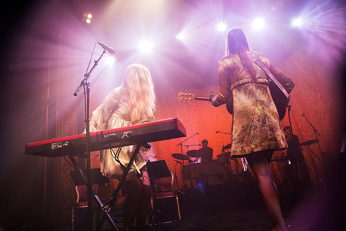 Se First Aid Kit og Conor Oberst i heftig samspill
