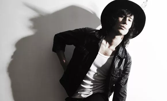 Kristian Anttila: Svenska Tjejer