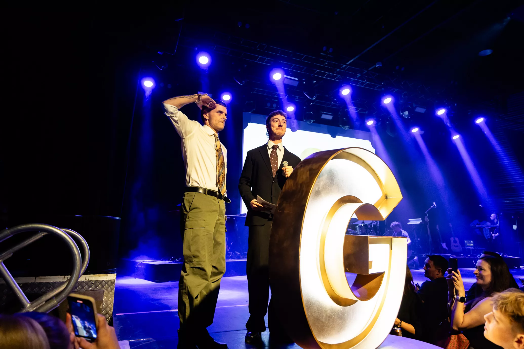 Foto fra sidste års GAFFA Prisen, hvor Simon Kvamm modtog prisen for Årets popudgivelse med Hugorm.