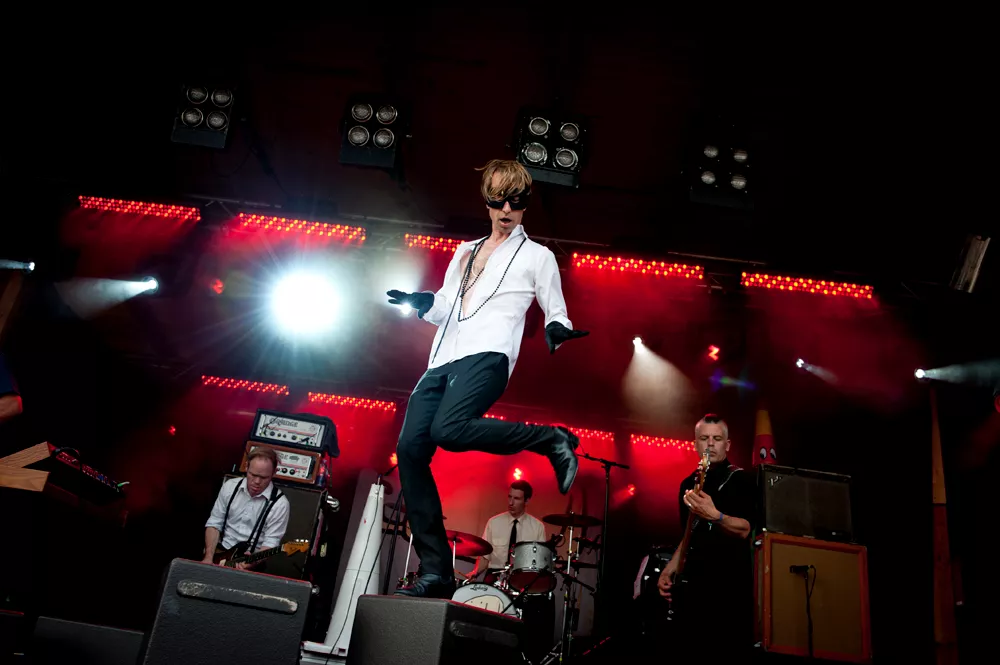 Bob Hund sålde allt – får låna av The Ark