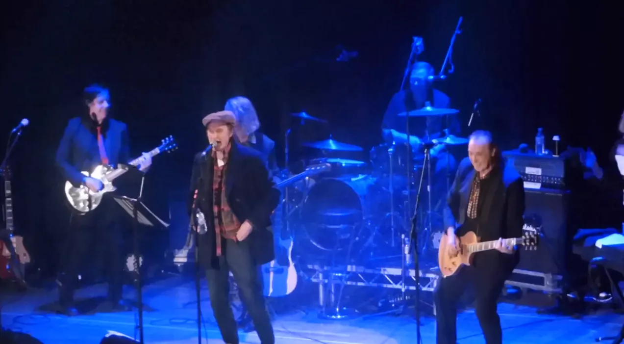 Video: Brødrene Davies tilbage på scenen efter 20 år