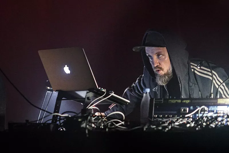 En ambient så intens, at det slet ikke er ambient mere