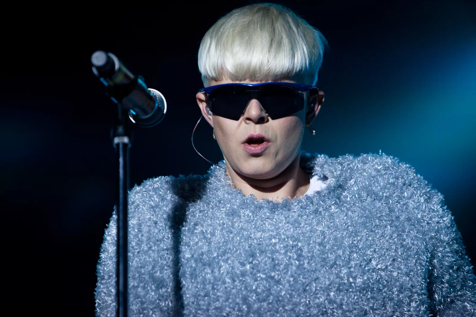 FI-stöd, begravningslåtar, Dogge-diss