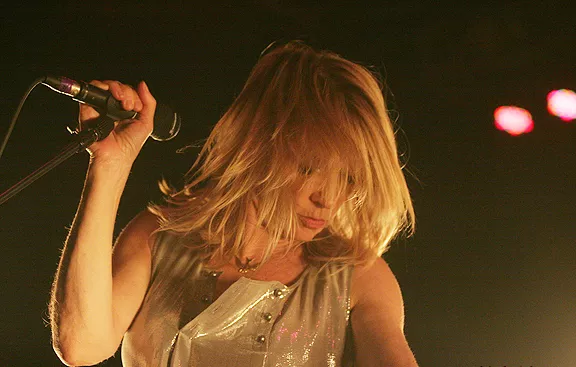 SONISK UNGDOM: Kim Gordon klar med nyt soloalbum - hør første single her