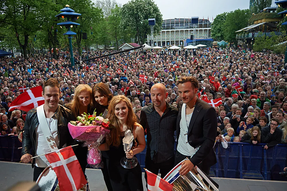 Fotoserie: Danmark hyldede Emmelie i Tivoli