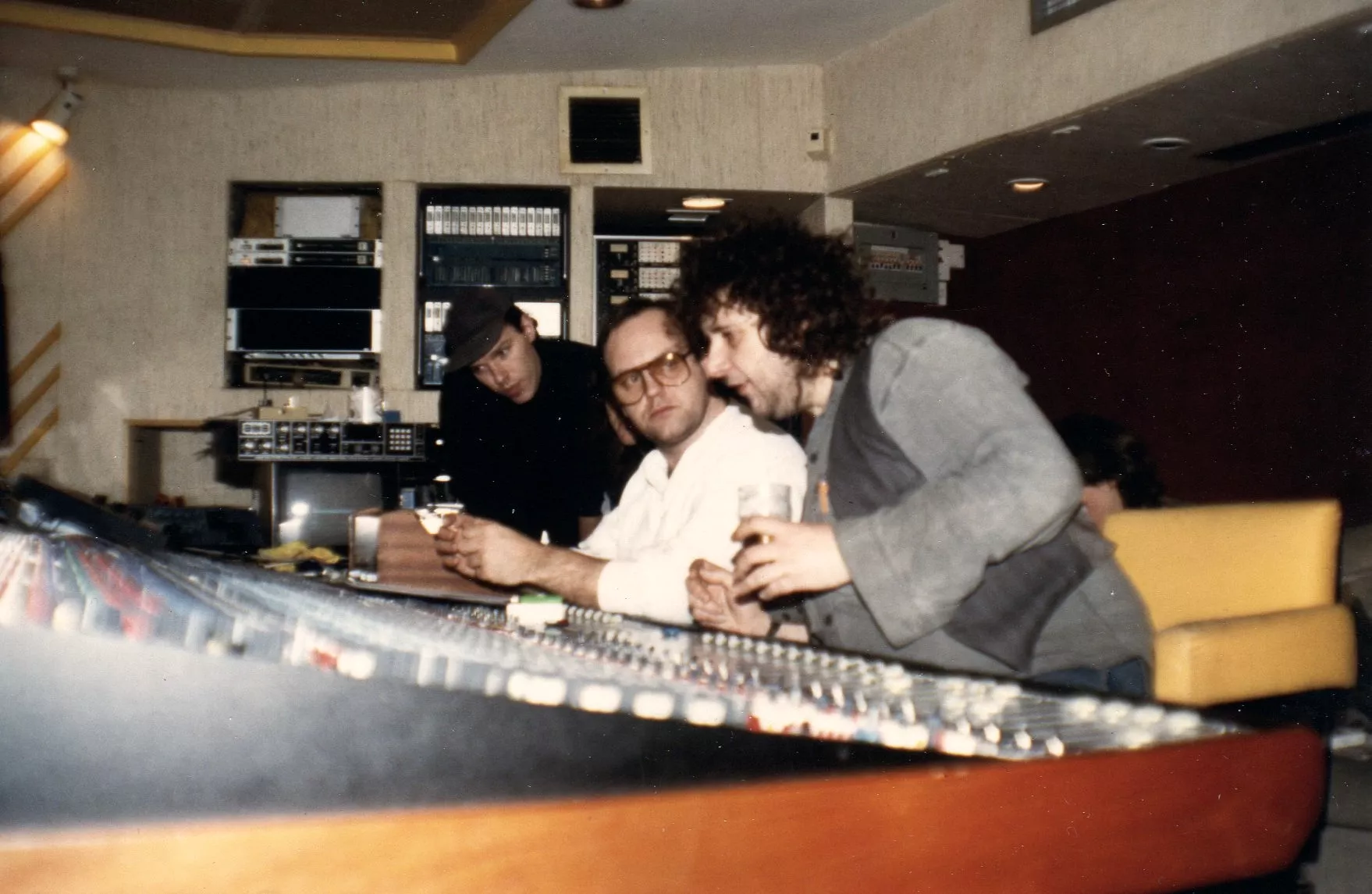 Joy Division-producer mikser dansk band fra graven