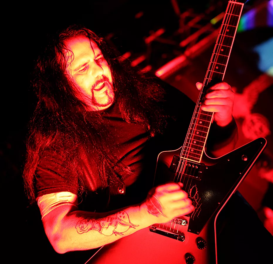 Ministry-guitarist død på scenen