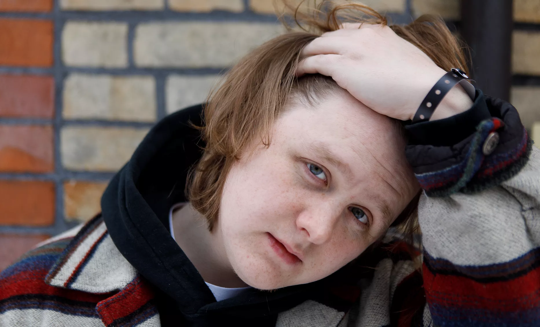 Fænomenet Lewis Capaldi giver dansk koncert