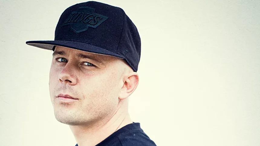 Kaliber-medlem debuterer som syngende soloartist med ny single