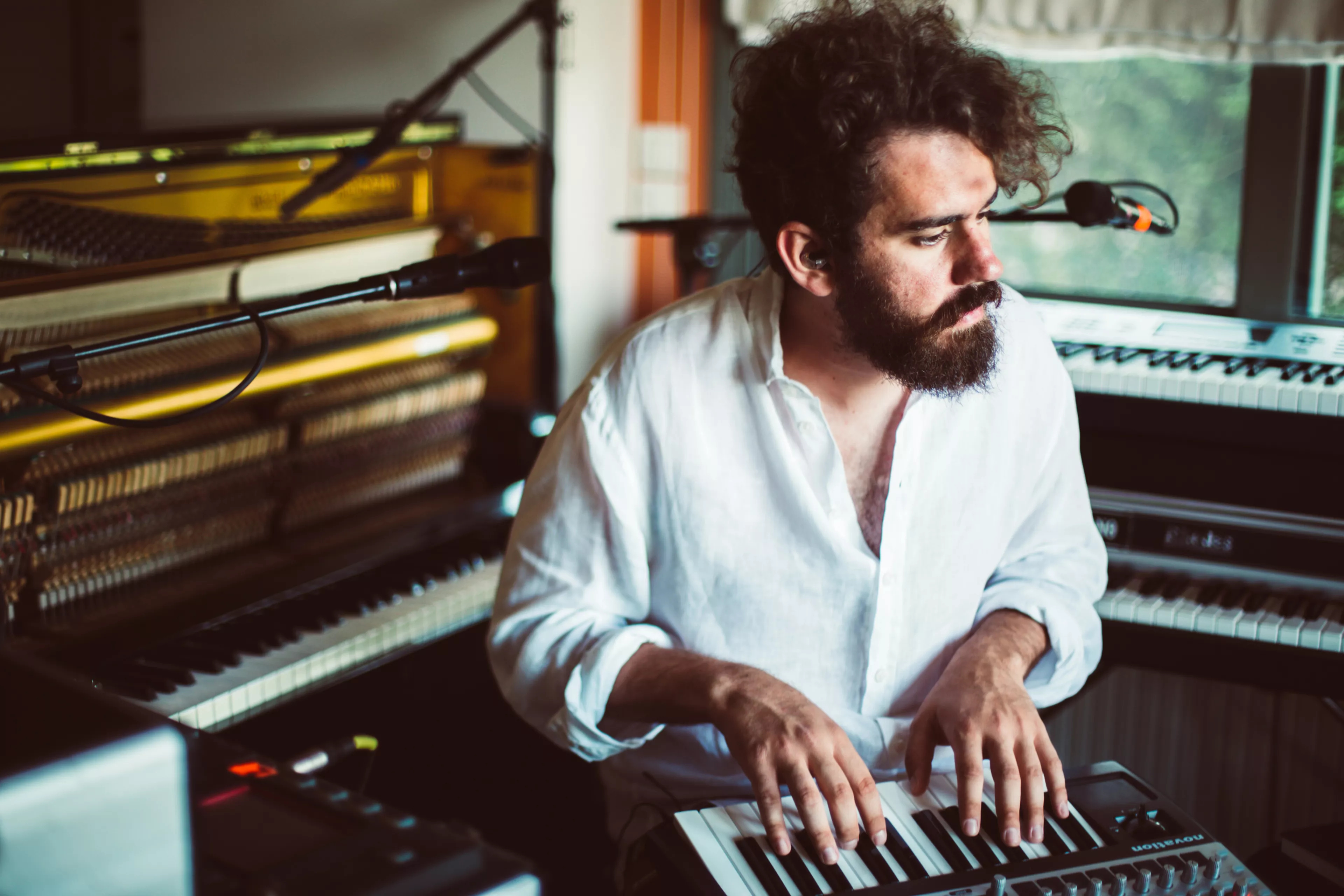 PREMIÄR: Kampen mellan det medvetna och det magiska