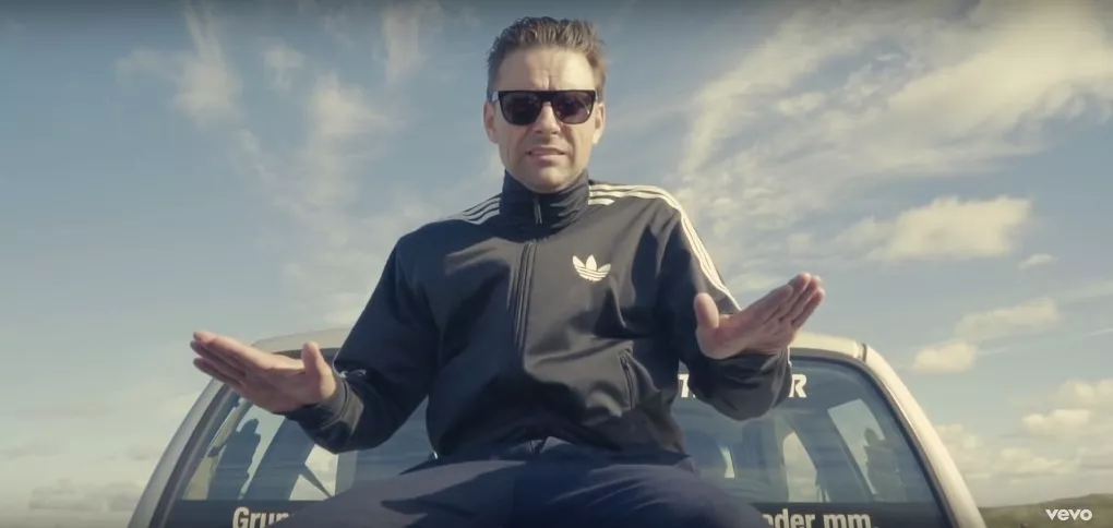 Simon Kvamm inviterer musikervenner til Cold Hawaii