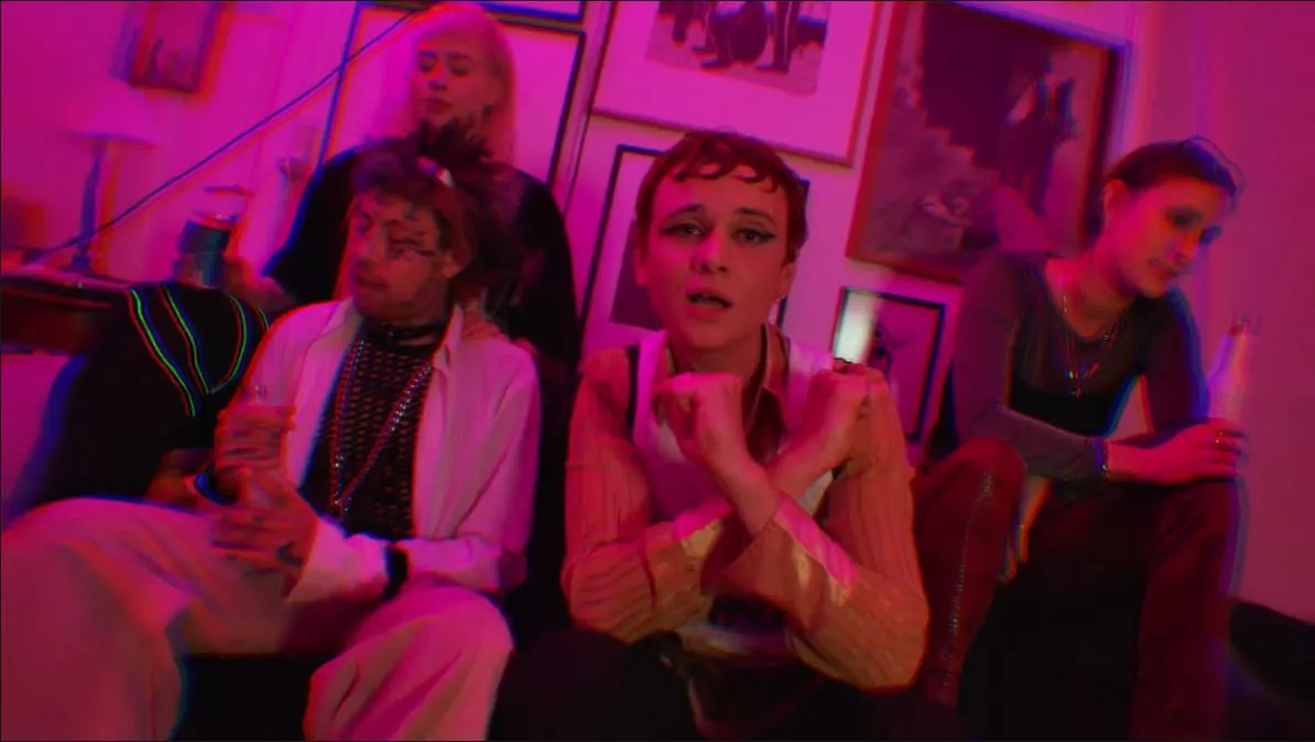 VIDEOPREMIERE: "Du behøver ikke drikke naturvin, hvis du bedre kan lide Monster Energy”