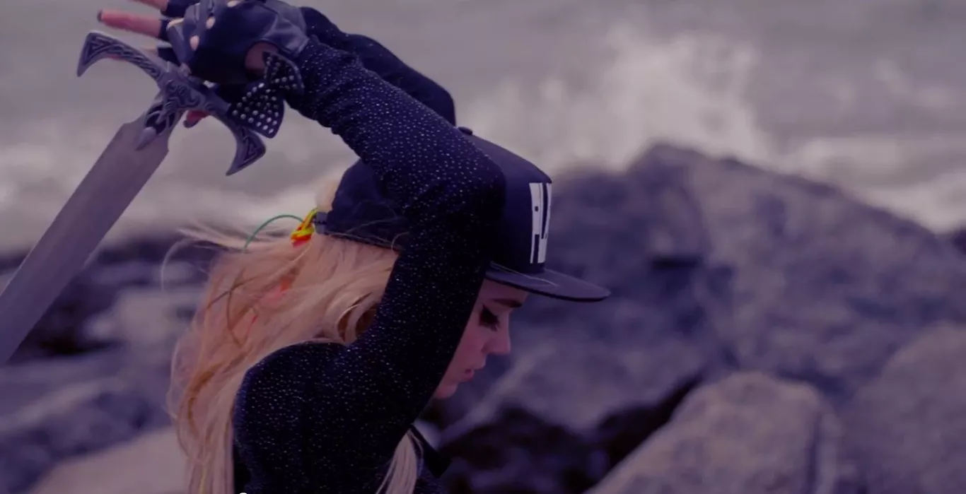 Ny video med Grimes