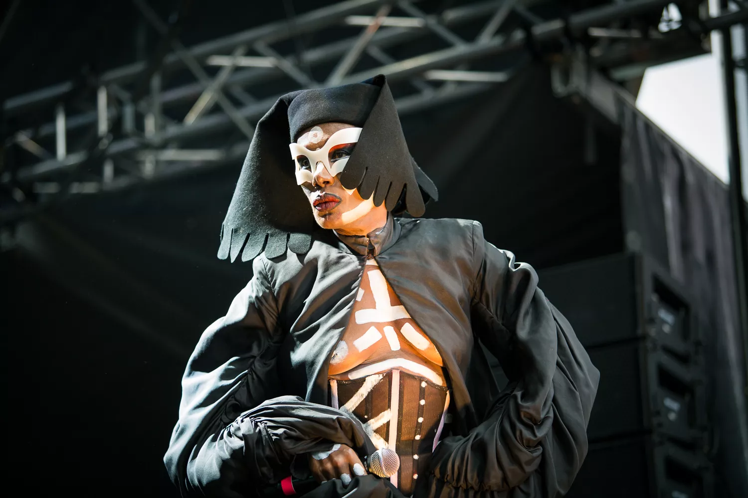 Grace Jones langer ud efter Beyoncé, Rihanna, Minaj og Cyrus 