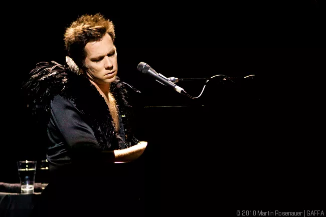 Rufus Wainwright far till Leonard Cohens barnbarn