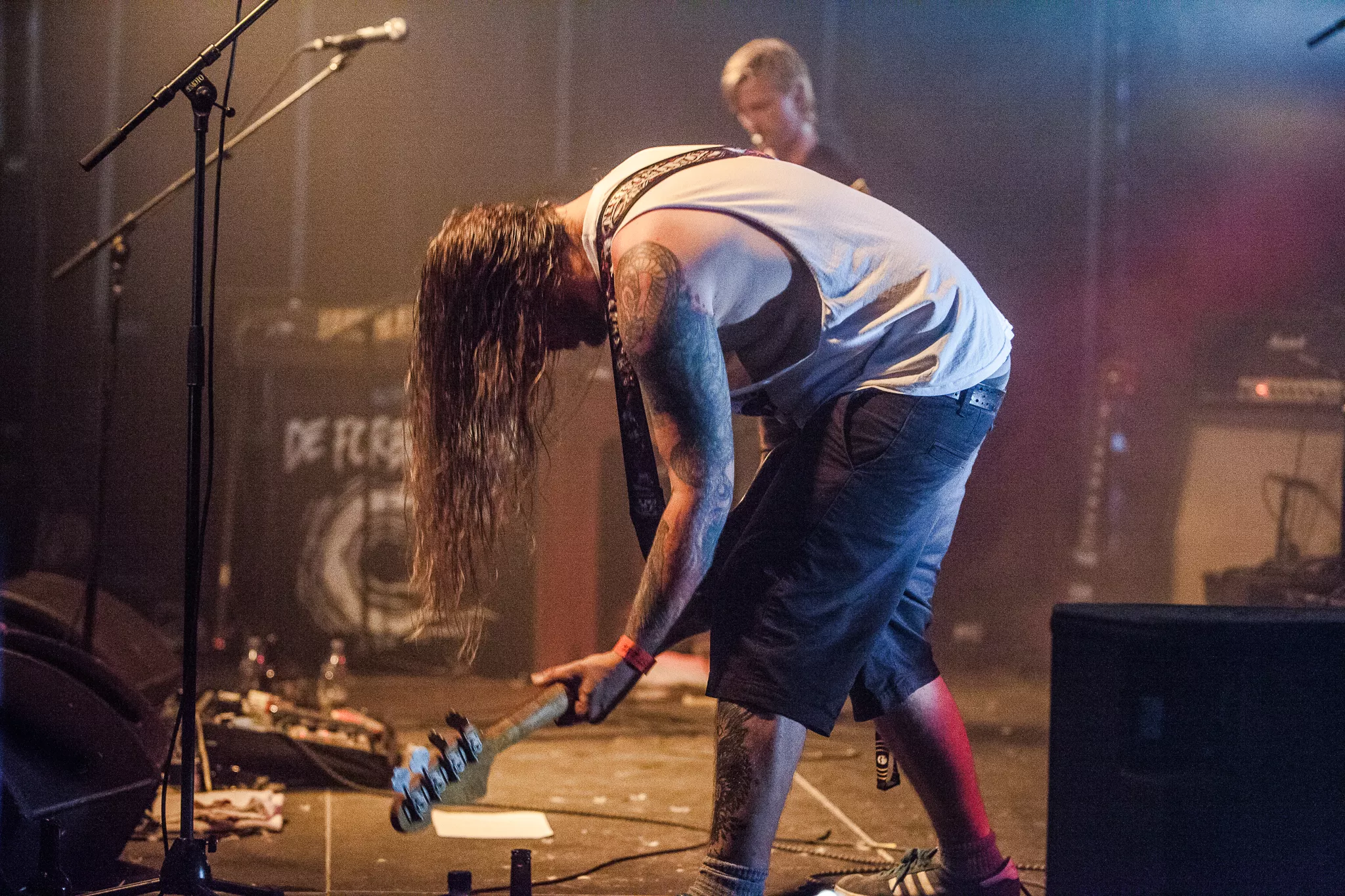 Grumt, bevidsthedsudvidende og forbandet