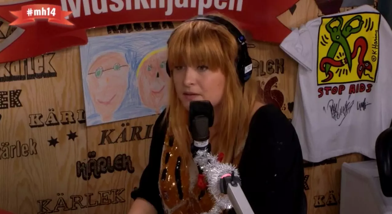 Se Linnea Henrikssons tårfyllda brandtal