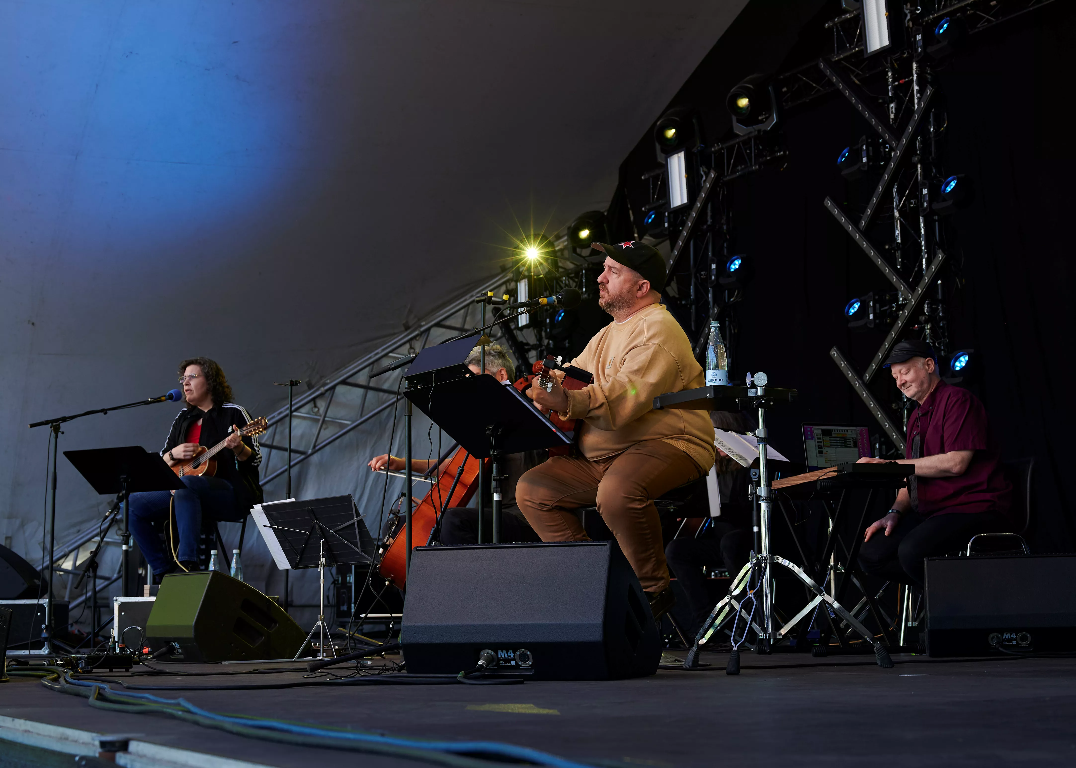 MAGNETFELTER: Indiehelte spiller 69 kærlighedssange over to aftener i Danmark