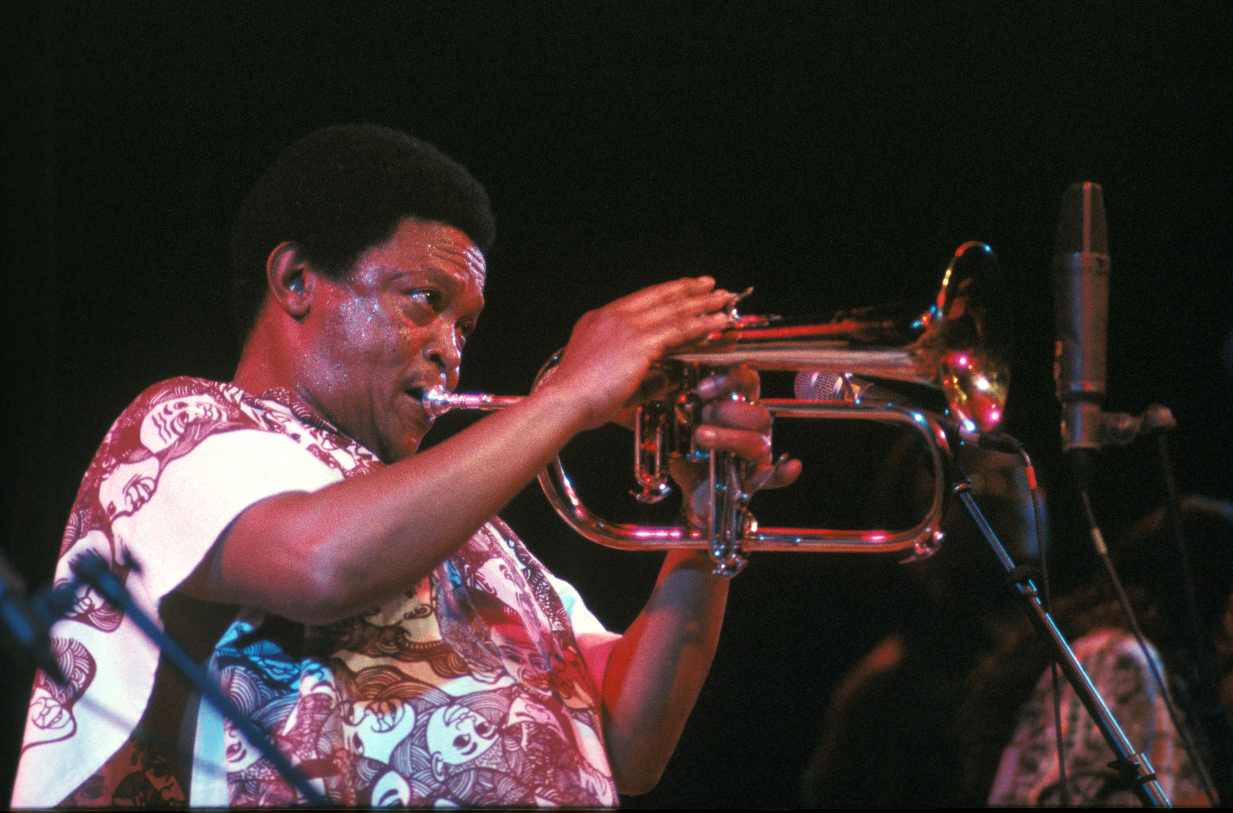 Den sørafrikanske jazzlegenden Hugh Masekela er død