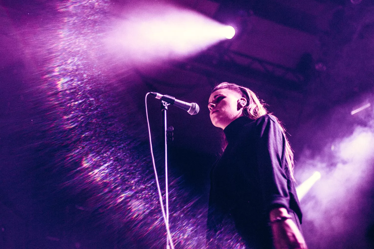 Påtaget følelsesrock med EDM-tendenser