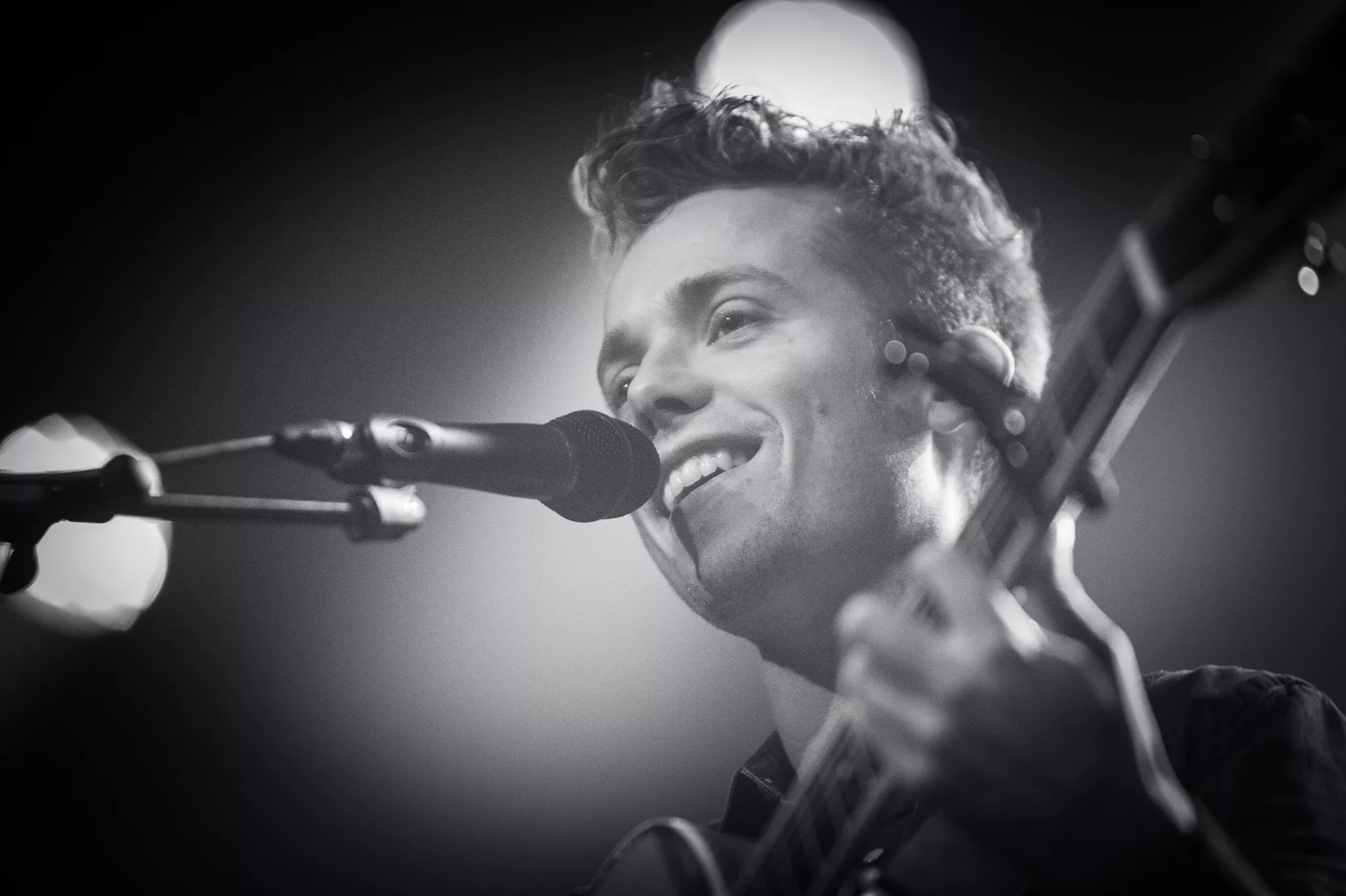 Video: Se Mads Langer akustisk i Vega