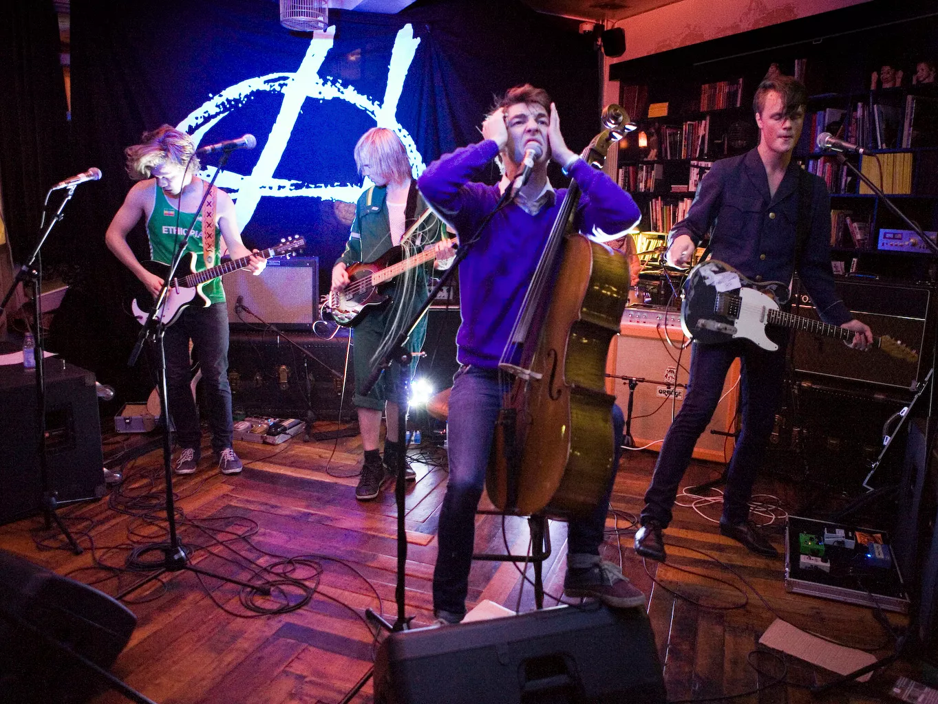 Norges största punkhopp äntrar Sverige