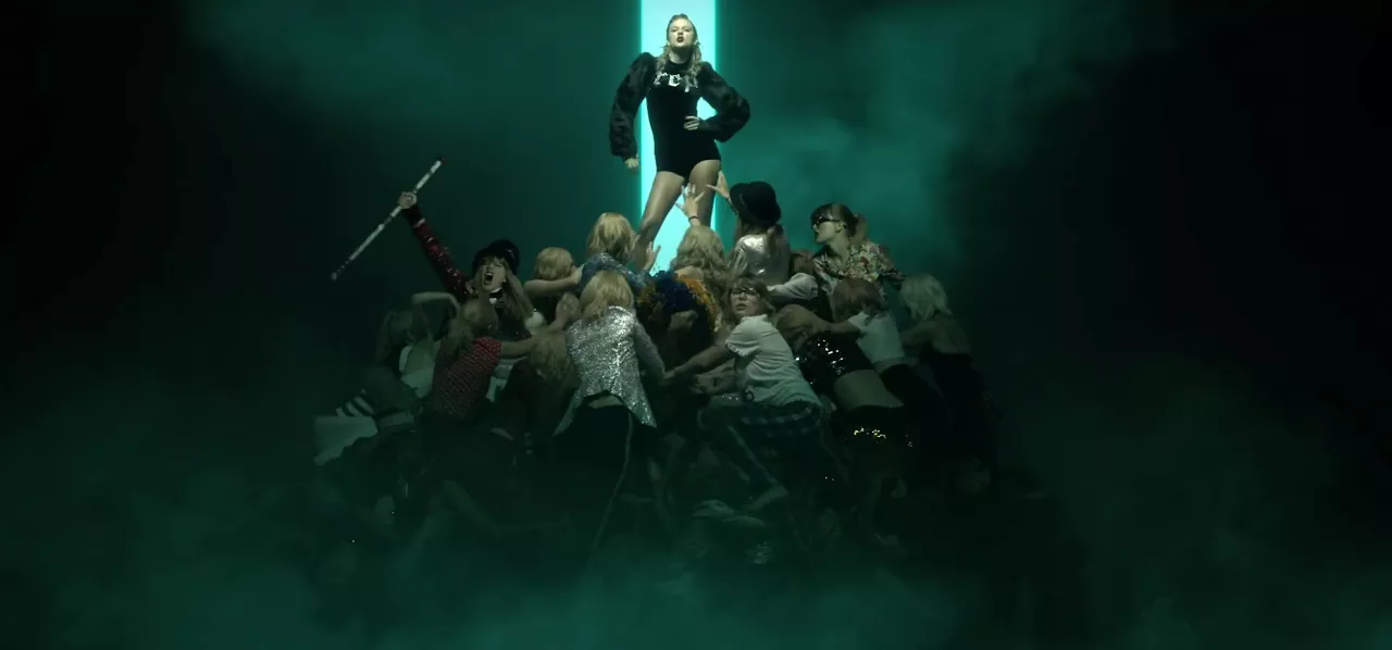 Selvkonfrontation og hån i ny musikvideo med Taylor Swift