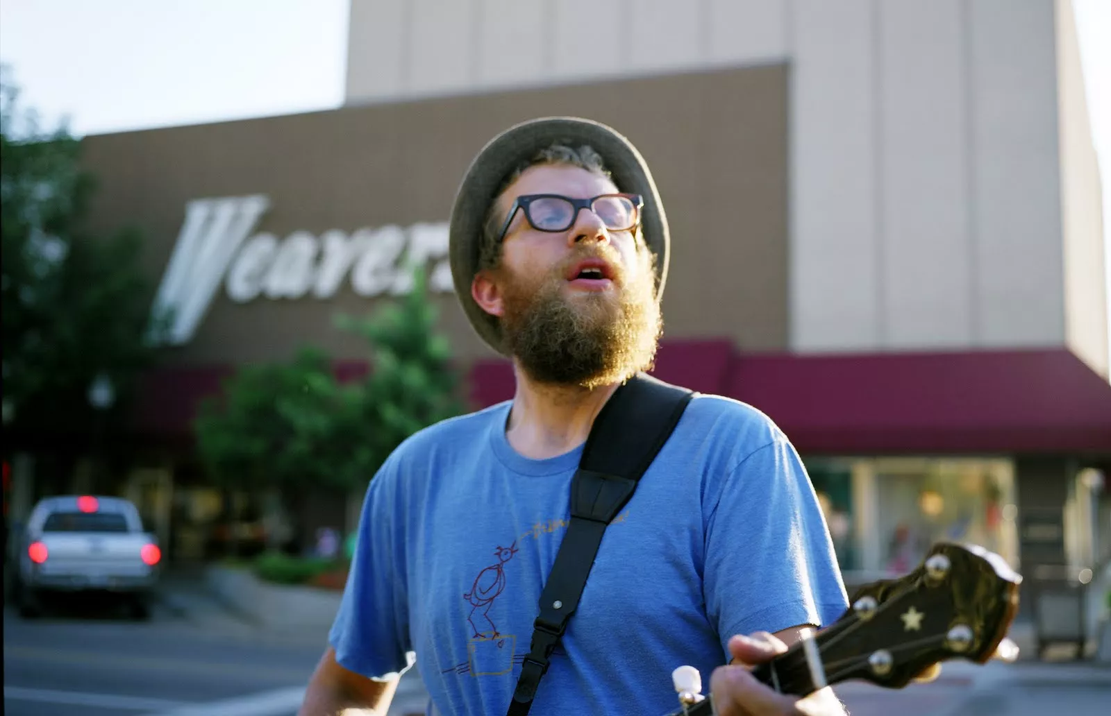 Megafaun-medlem går solo