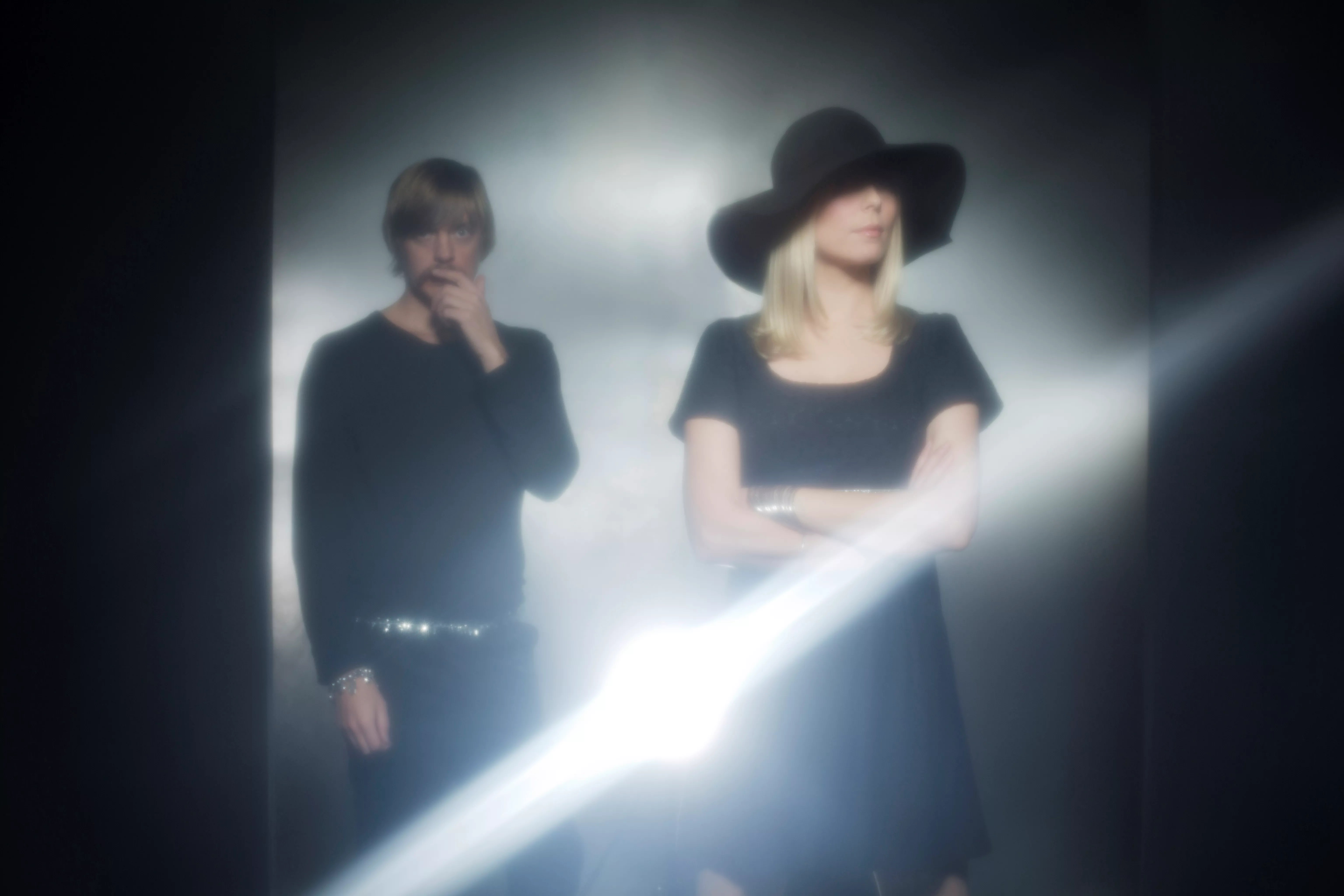 LÅTPREMIÄR: Club 8 − I'm Not Gonna Grow Old