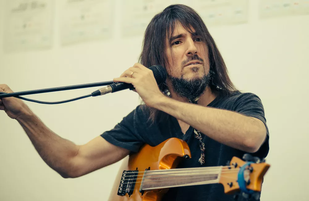 Ron “Bumblefoot” Thal: En dans på tornede roser