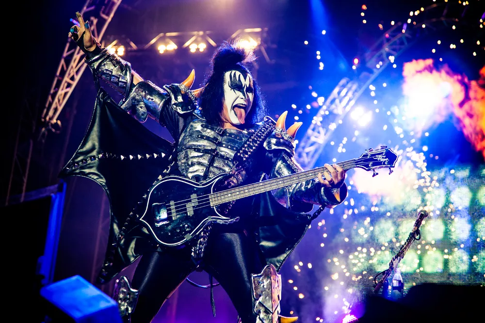 Gene Simmons kritiserer The Rolling Stones og U2s uærlige konserter