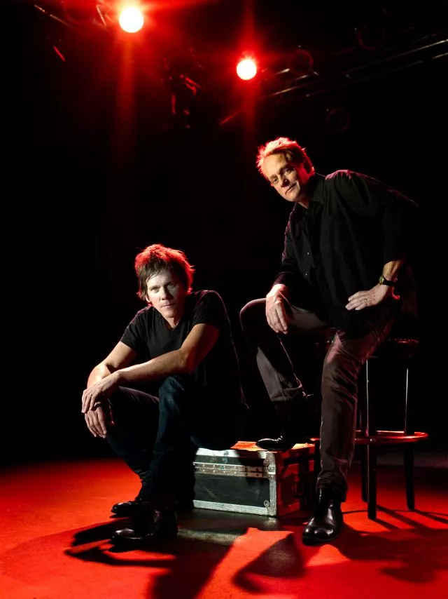 Michael og Kevin Bacon spiller på Posten